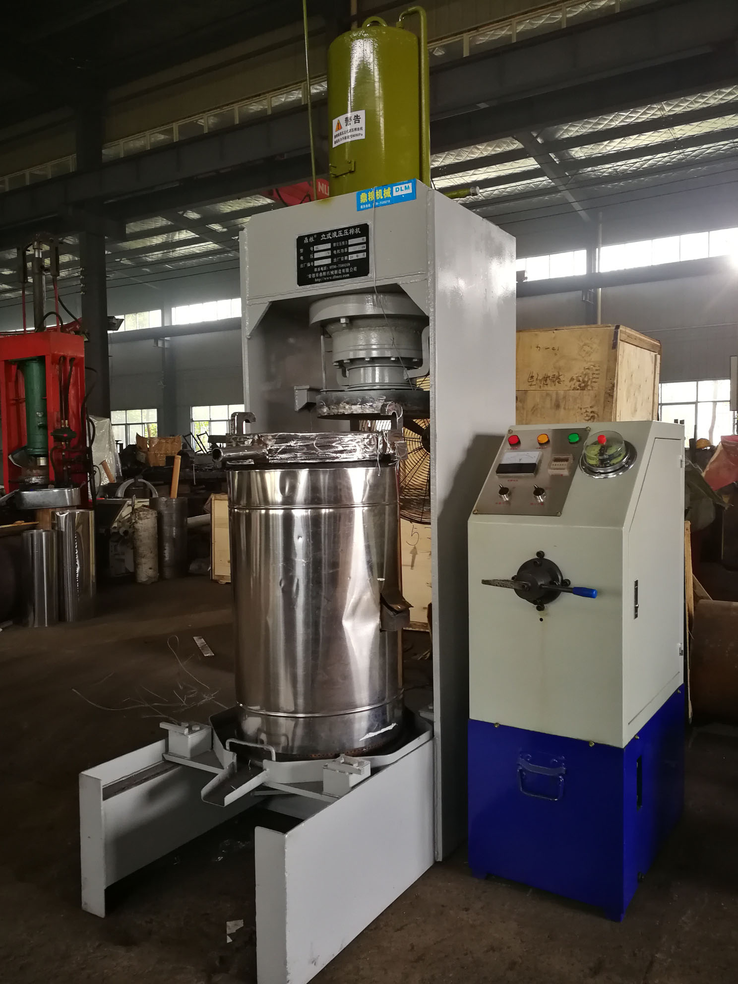 不銹鋼超高壓立式液壓壓榨機，果汁壓榨機，果渣壓榨機，藥材壓榨，油渣處理，白土壓榨